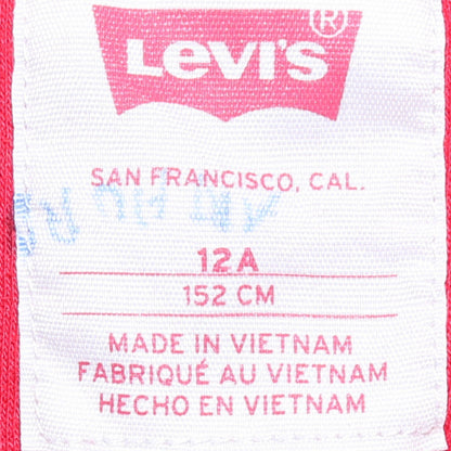 Close-up detail of Levi's boys’ red logo pullover hoodie fleece 12 years