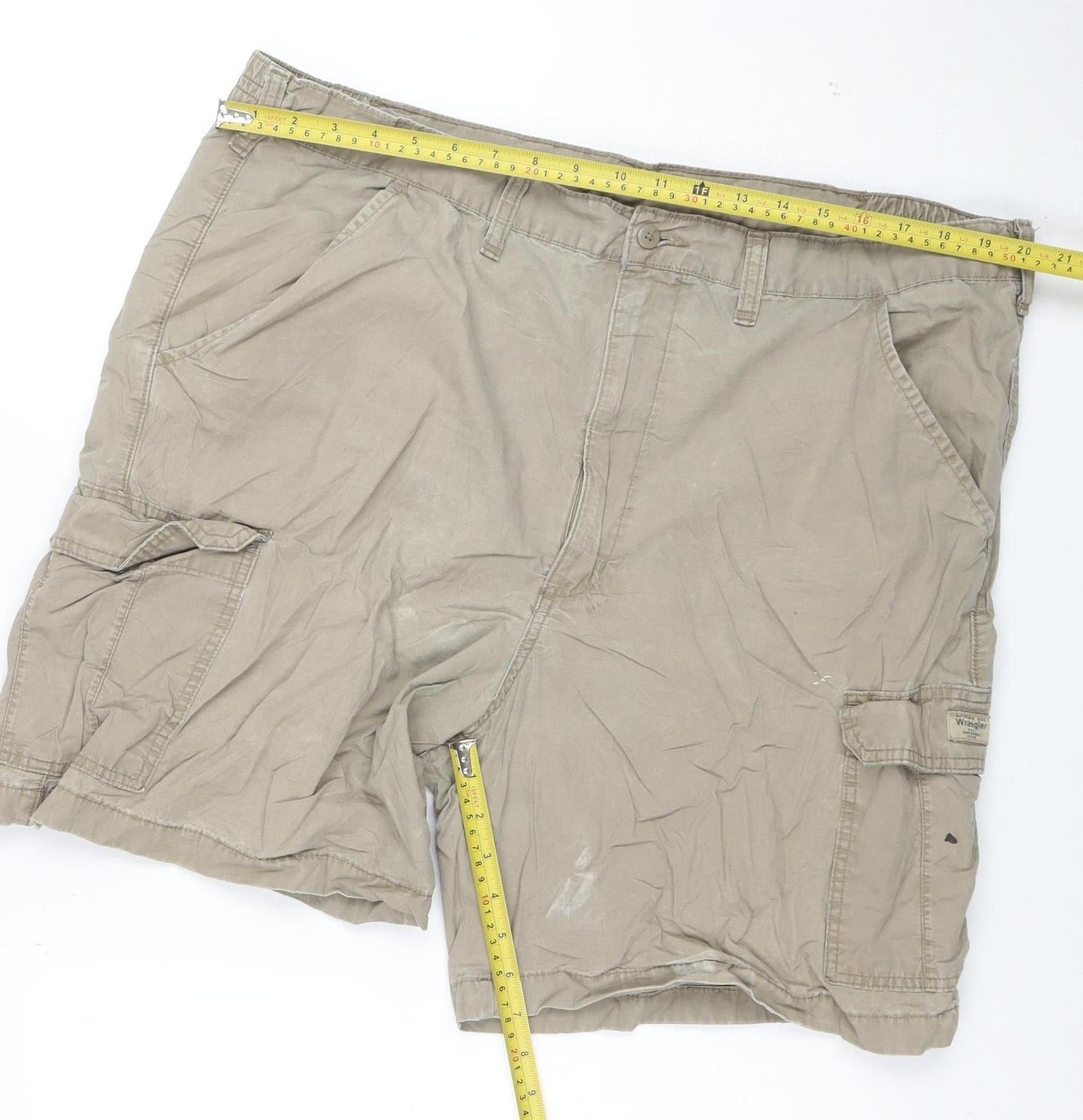 Wrangler Men's Beige Cargo Shorts Size 42 Cotton Casual Wear