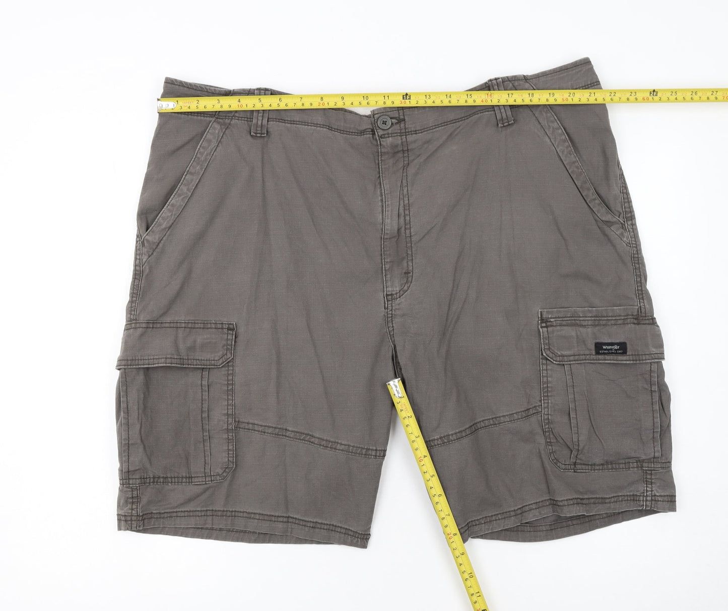 Wrangler Men's Grey Relaxed Fit Cargo Shorts Size 42