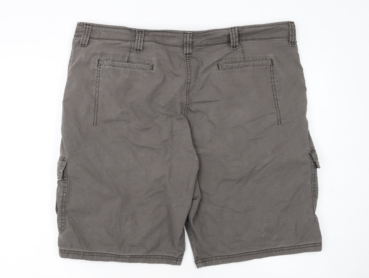 Wrangler Men's Grey Relaxed Fit Cargo Shorts Size 42