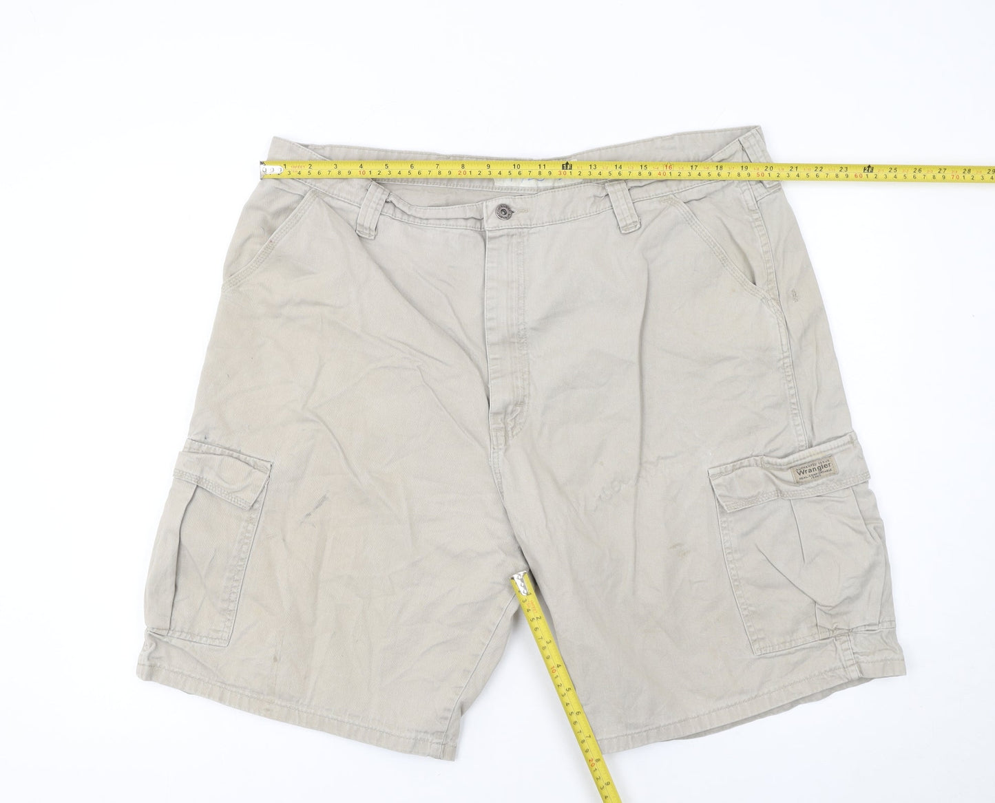 Wrangler Men's Beige Cargo Shorts Size 40 Cotton Canvas Casual