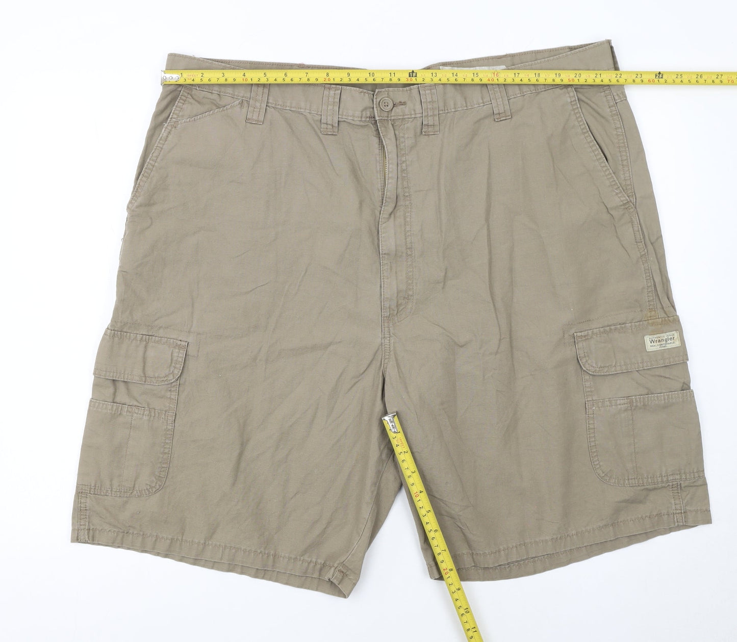Wrangler Men's Beige Cargo Shorts Size 44 Cotton Casual