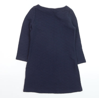 Close-up detail of GANT girls’ blue quilted shift dress 5-6 years long sleeve casual