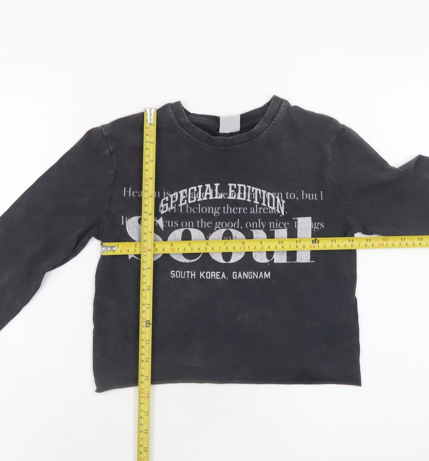 Bershka Women Black Cropped Long Sleeve Seoul Graphic T-Shirt Size S