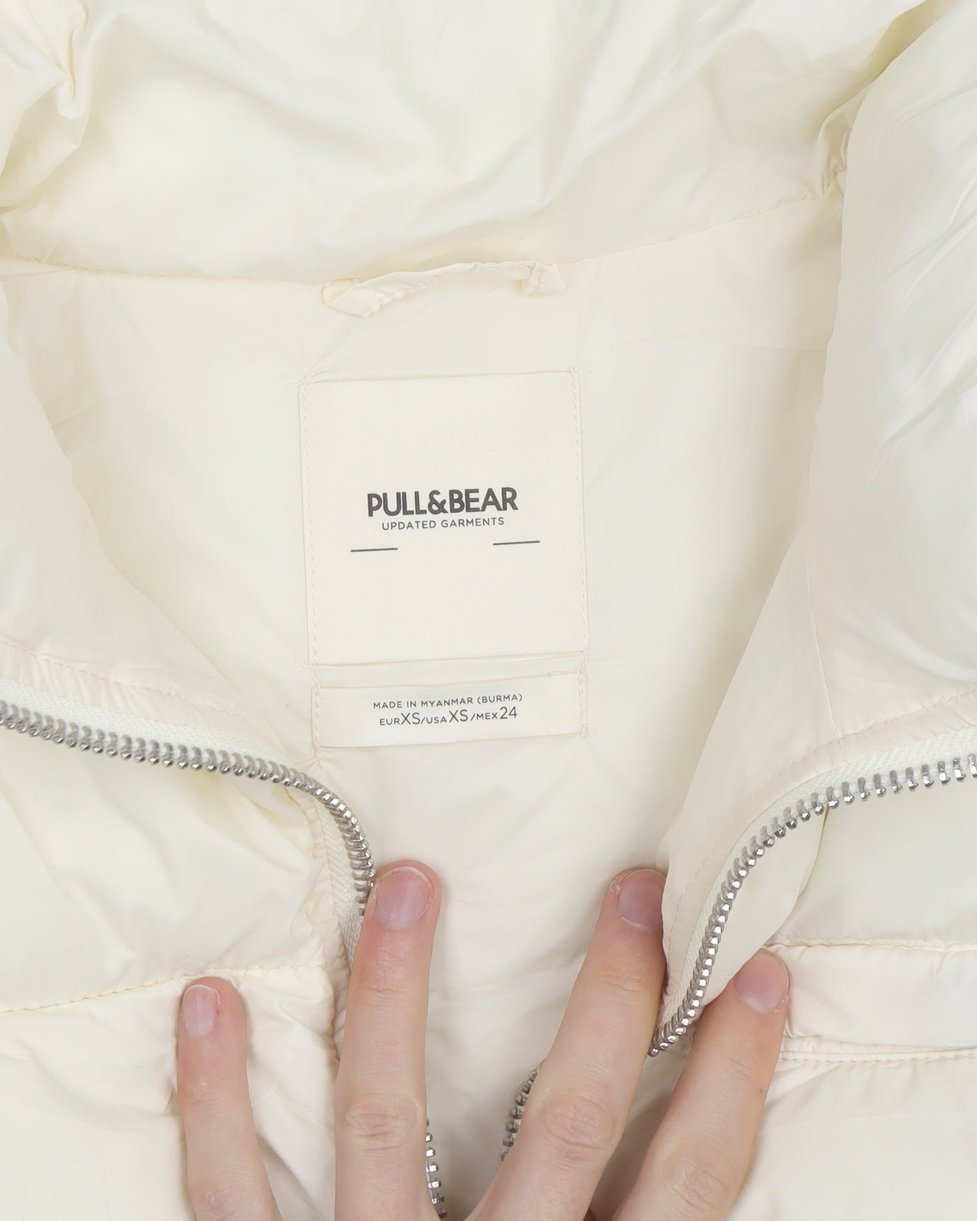 Pull & Bear Women’s Ivory XS Puffer Waistcoat with Zip Detail