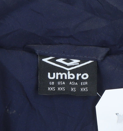 Brand and care label for Umbro boys’ blue waterproof hooded puffer jacket 2xs winter football coat