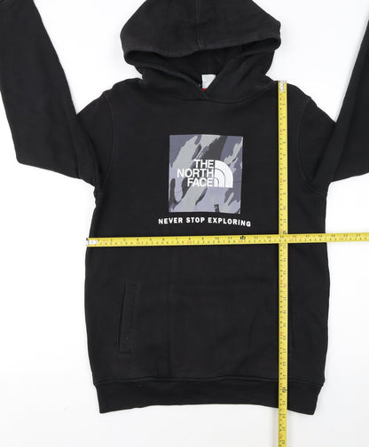Back view of The North Face boys’ black l pullover fleece hoodie graphic print
