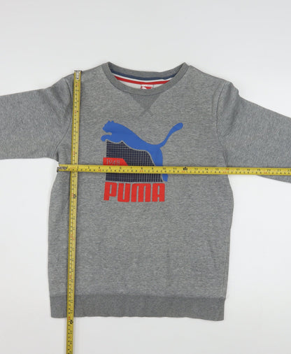 Back view of Puma boys’ grey 164 pullover crew neck sweatshirt with logo graphic