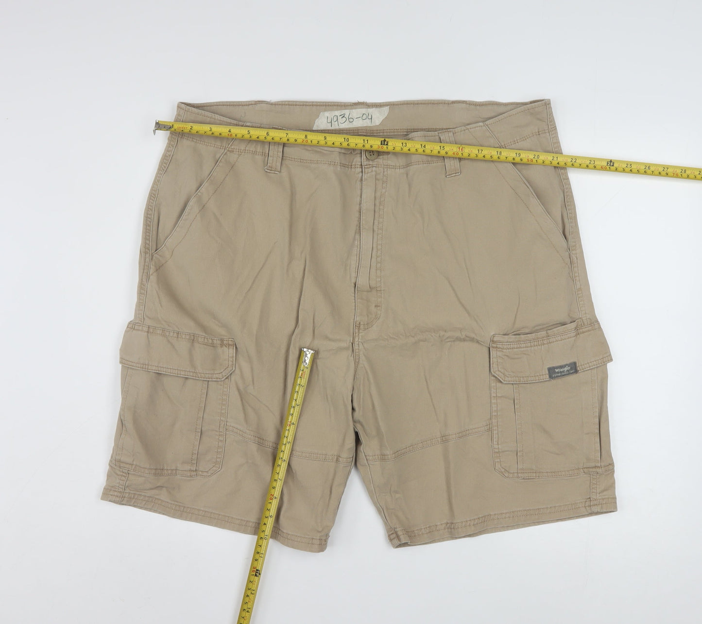 Wrangler Men Beige Cargo Shorts 42 in Regular Fit Cotton Blend