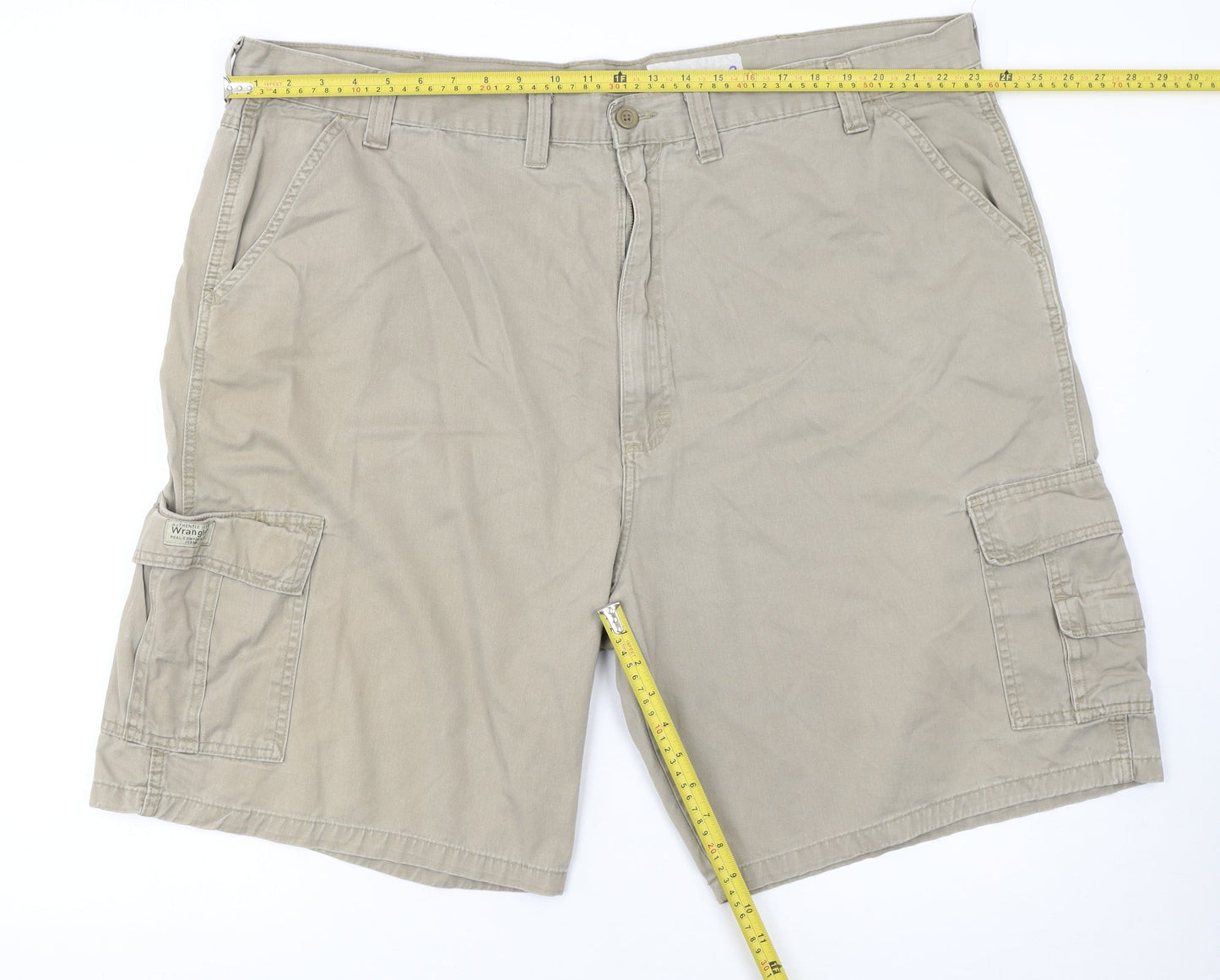 Wrangler Men's Beige Cargo Shorts Size 46 Cotton Casual