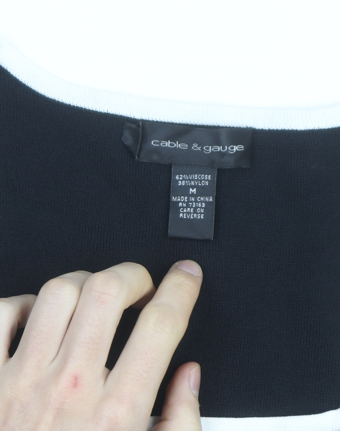 Cable & Gauge Women Black Colourblock Knit T-Shirt Medium