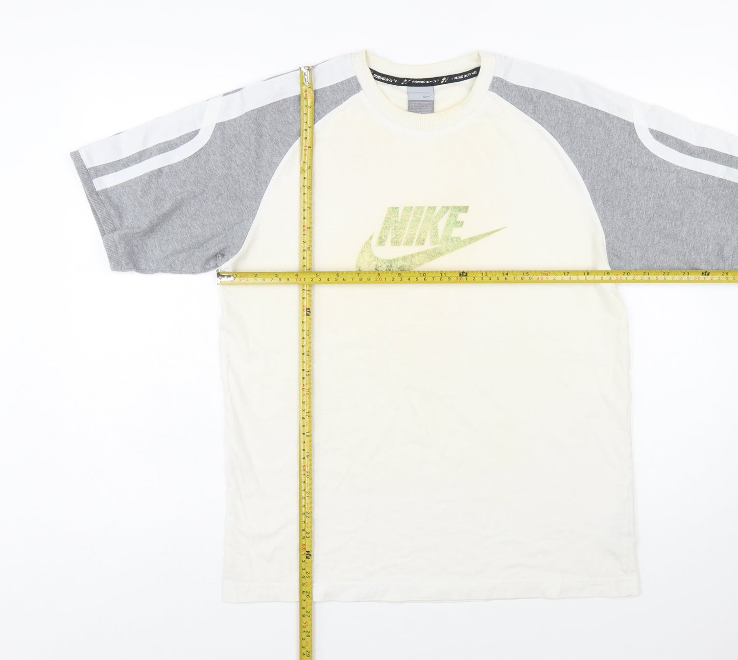 Nike Men's Grey and Cream Short Sleeve Crew Neck Graphic T-Shirt L
