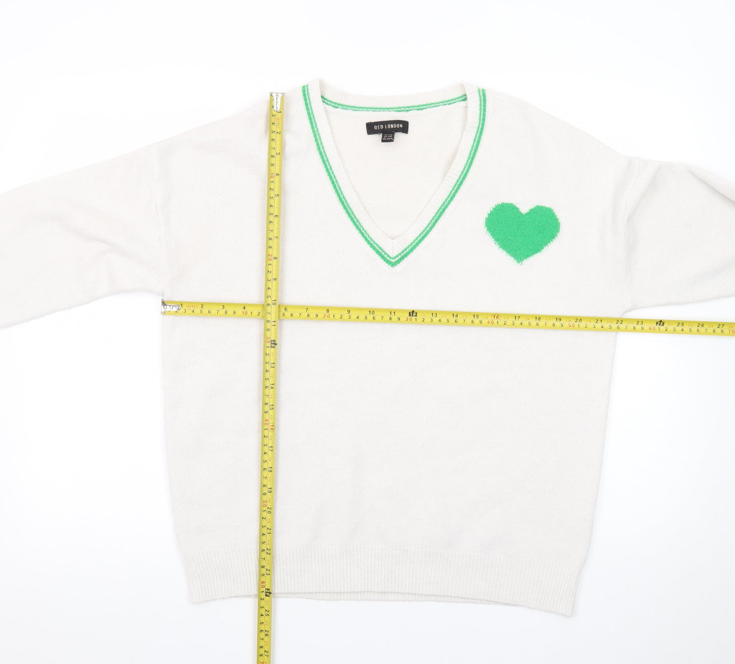 QED London Women's White V-Neck Heart Pullover Jumper Size S