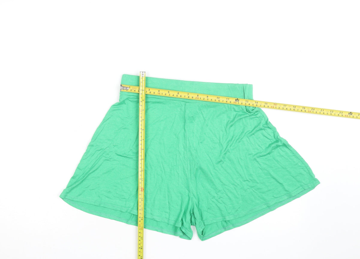 Prewornwholesale green racerback sports bra with medium support and seamless construction for activewear.