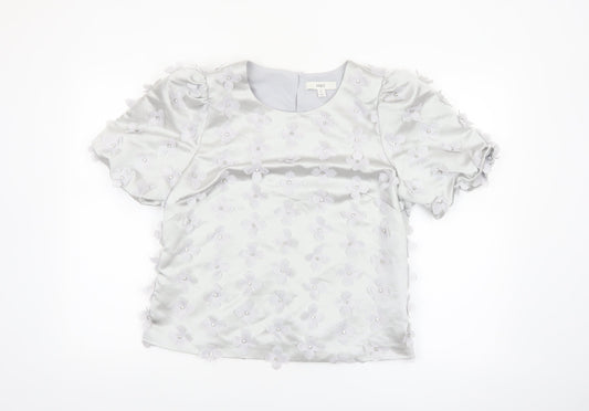 Prewornwholesale purple cropped slim fit active T-shirt with short sleeves and a high neckline.