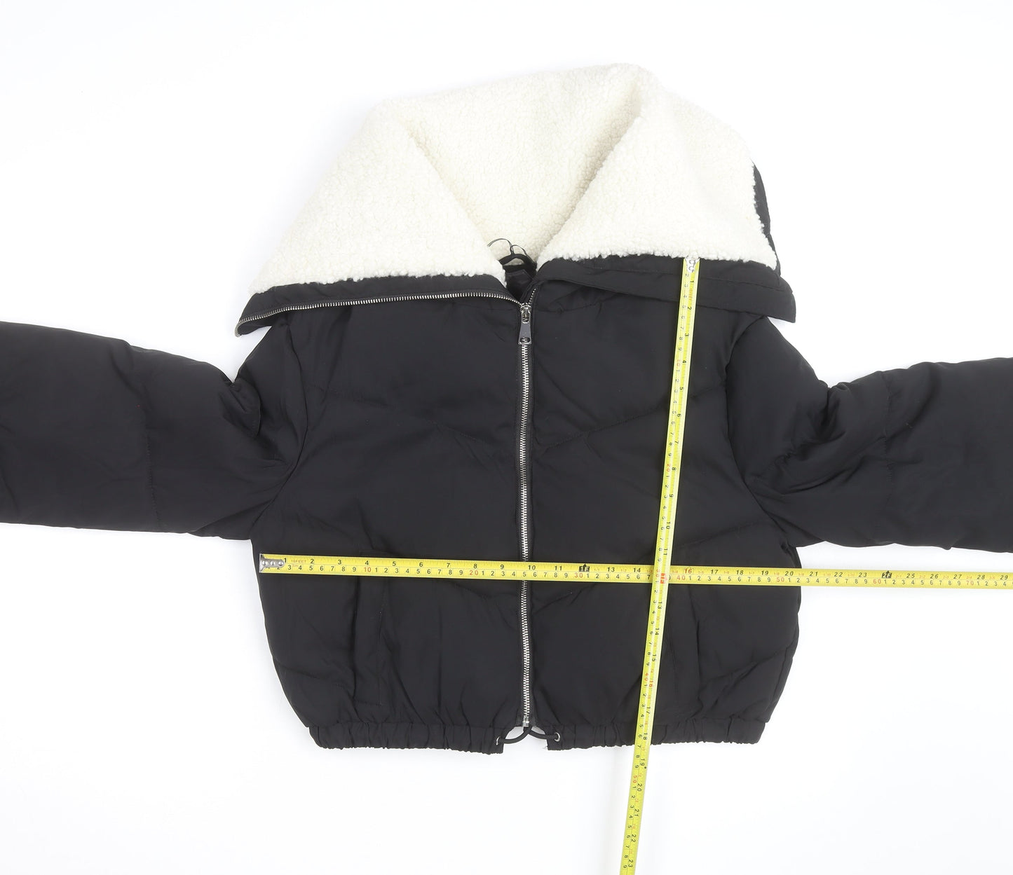 Flamme Mode Women’s Black Cropped Puffer Jacket with Faux Fur Collar Size M