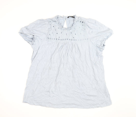 Prewornwholesale purple cropped slim fit active T-shirt with short sleeves and a high neckline.