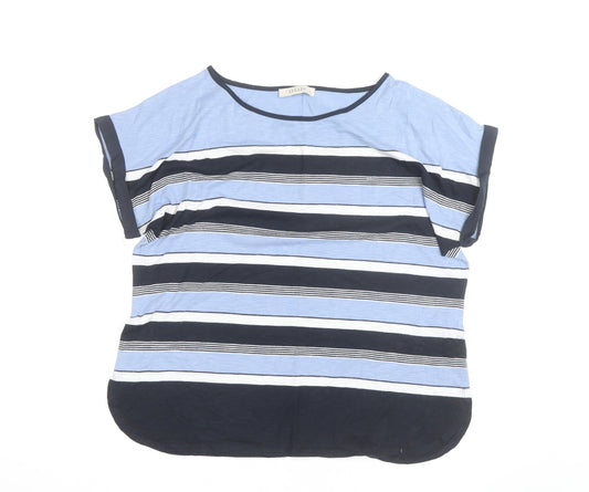 Prewornwholesale purple cropped slim fit active T-shirt with short sleeves and a high neckline.