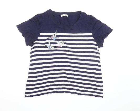 Prewornwholesale purple cropped slim fit active T-shirt with short sleeves and a high neckline.