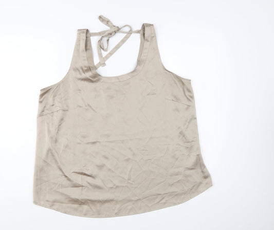 Prewornwholesale green racerback sports bra with medium support and seamless construction for activewear.