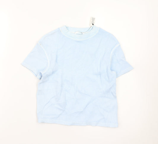 Prewornwholesale purple cropped slim fit active T-shirt with short sleeves and a high neckline.