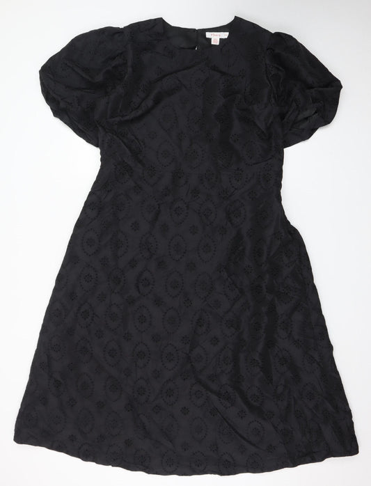 Prewornwholesale purple cropped slim fit active T-shirt with short sleeves and a high neckline.