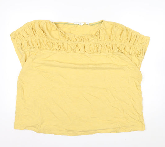 Prewornwholesale purple cropped slim fit active T-shirt with short sleeves and a high neckline.