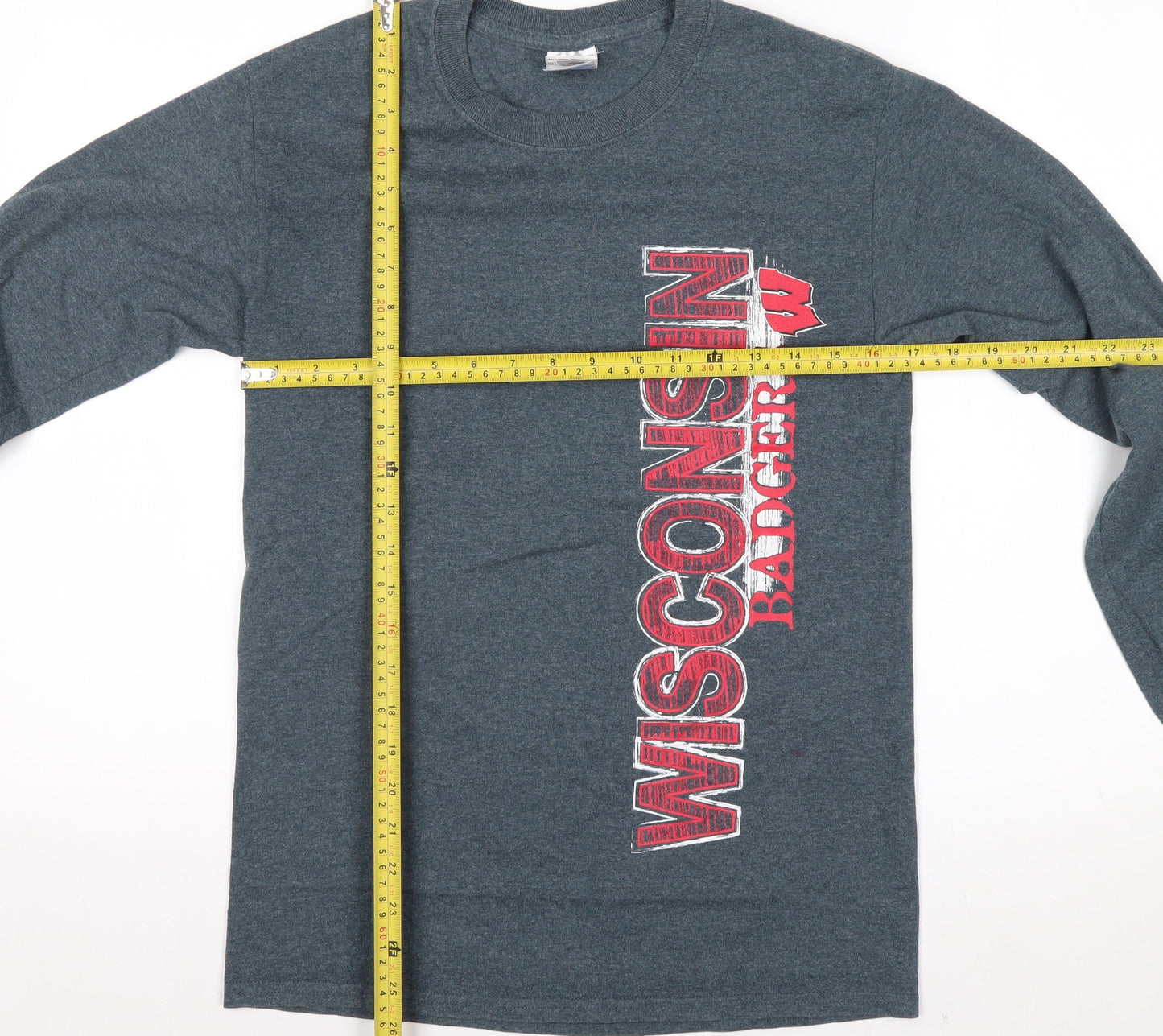 Gildan Men's Grey Wisconsin Badgers Long Sleeve Graphic Shirt Size S
