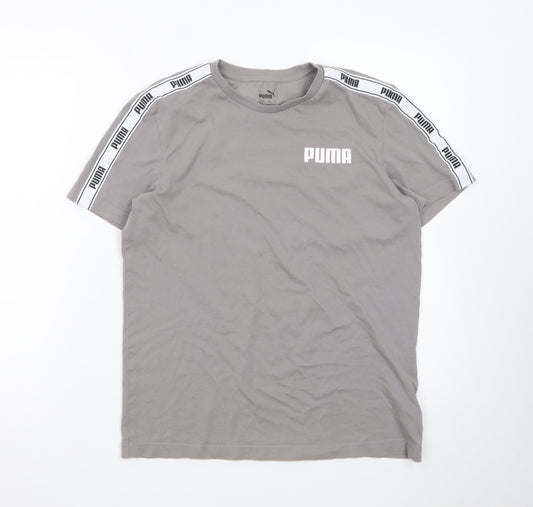 Prewornwholesale purple cropped slim fit active T-shirt with short sleeves and a high neckline.