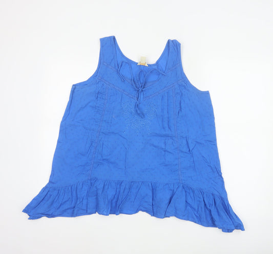 Prewornwholesale purple cropped slim fit active T-shirt with short sleeves and a high neckline.