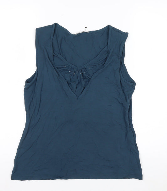 Prewornwholesale purple cropped slim fit active T-shirt with short sleeves and a high neckline.
