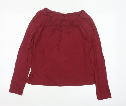 Prewornwholesale purple cropped slim fit active T-shirt with short sleeves and a high neckline.