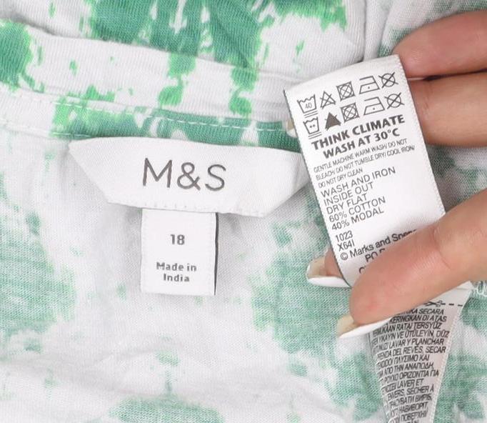 Marks and Spencer Women’s Green Geometric V-Neck Jersey T-Shirt Size 18