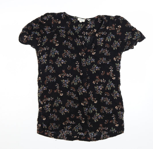 Prewornwholesale purple cropped slim fit active T-shirt with short sleeves and a high neckline.