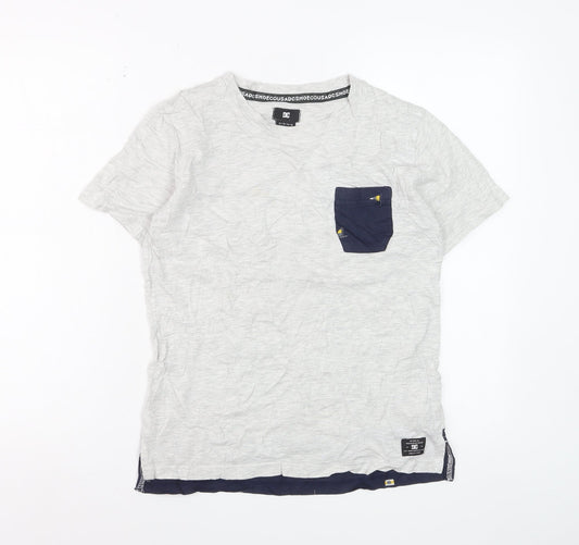 Prewornwholesale purple cropped slim fit active T-shirt with short sleeves and a high neckline.