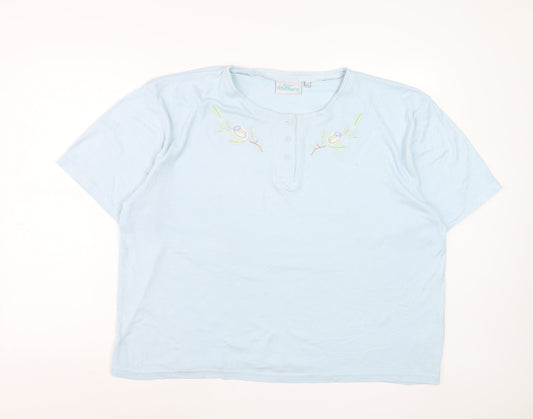 Prewornwholesale purple cropped slim fit active T-shirt with short sleeves and a high neckline.