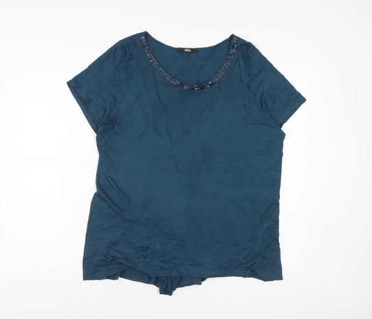 Prewornwholesale purple cropped slim fit active T-shirt with short sleeves and a high neckline.