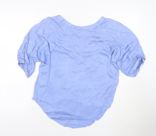 Prewornwholesale purple cropped slim fit active T-shirt with short sleeves and a high neckline.