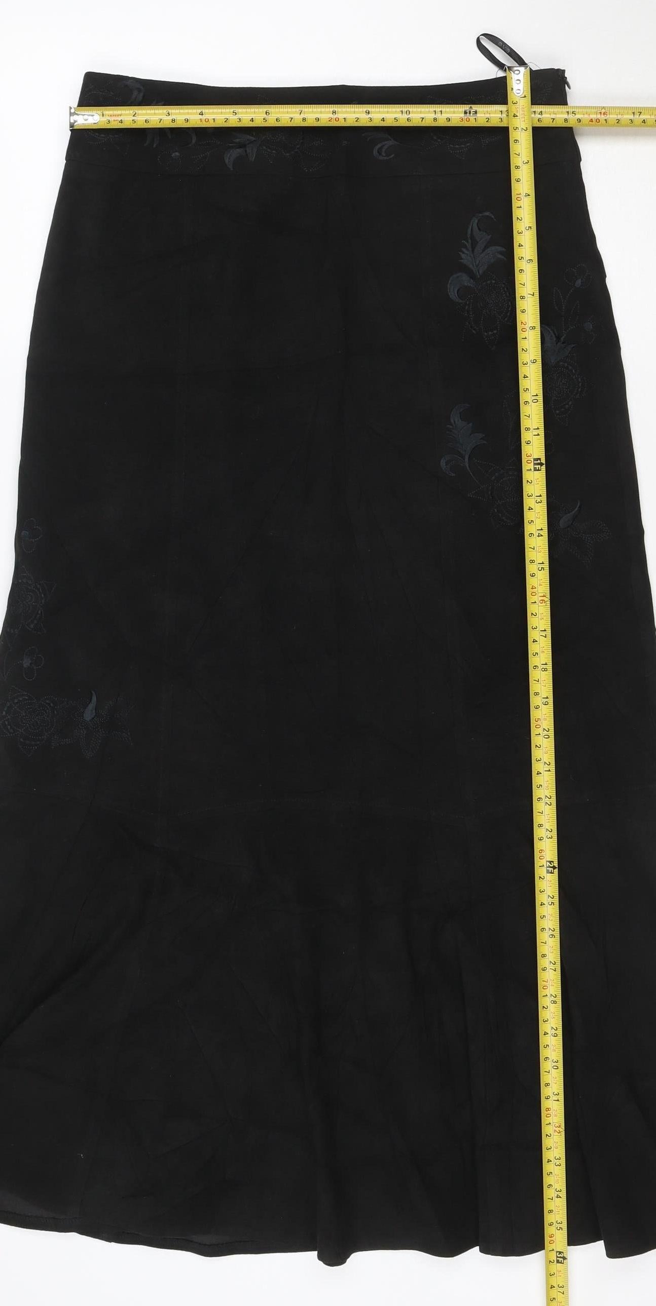 Evie Women Black Size 10 A-Line Stretch Knee Length Skirt