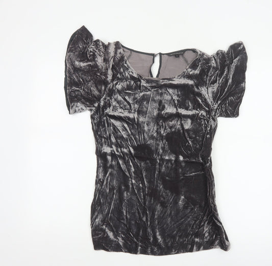 Prewornwholesale purple cropped slim fit active T-shirt with short sleeves and a high neckline.