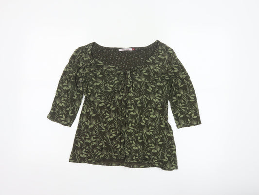 Prewornwholesale purple cropped slim fit active T-shirt with short sleeves and a high neckline.