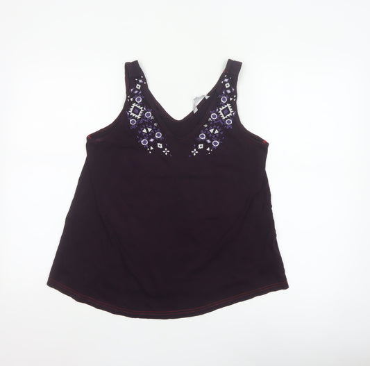 Prewornwholesale purple cropped slim fit active T-shirt with short sleeves and a high neckline.