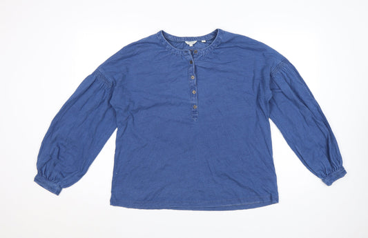 Prewornwholesale purple cropped slim fit active T-shirt with short sleeves and a high neckline.