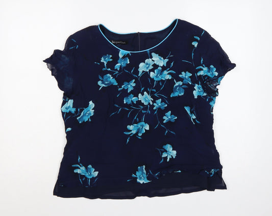 Prewornwholesale purple cropped slim fit active T-shirt with short sleeves and a high neckline.