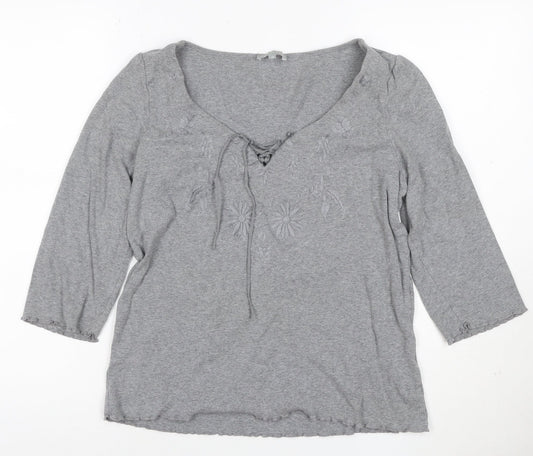 Prewornwholesale purple cropped slim fit active T-shirt with short sleeves and a high neckline.