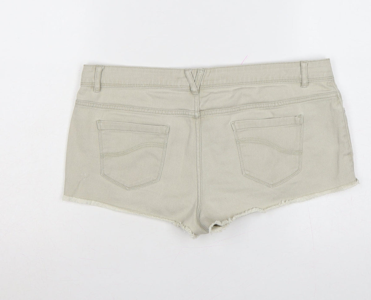 Close-up detail of Denim Co Women’s Beige UK 14 Cut-Off Denim Shorts Raw Hem