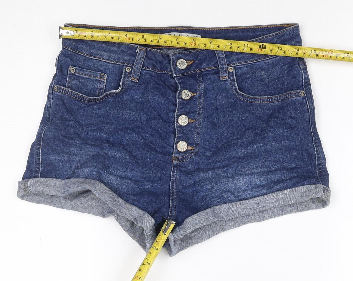 Close-up detail of Denim Co. Women’s Blue High Rise Stretch Denim Shorts UK 12 Cuffed