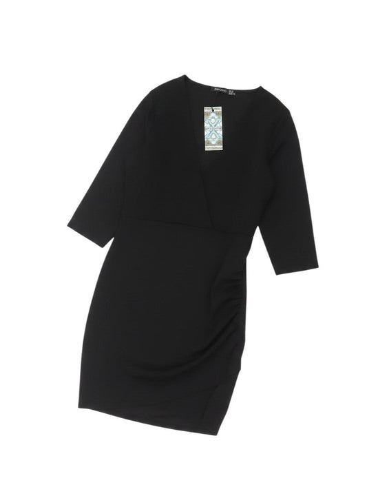 Prewornwholesale black Boohoo bodycon dress with V-neck, three-quarter sleeves, and ruched side detail.