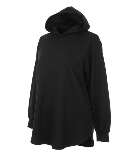 Prewornwholesale black pullover hoodie with long raglan sleeves, ribbed cuffs, and a curved hem in a minimalist style.
