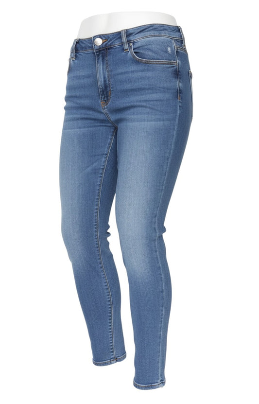 Prewornwholesale ASOS blue cotton skinny jeans with a zip and button closure on a mannequin
